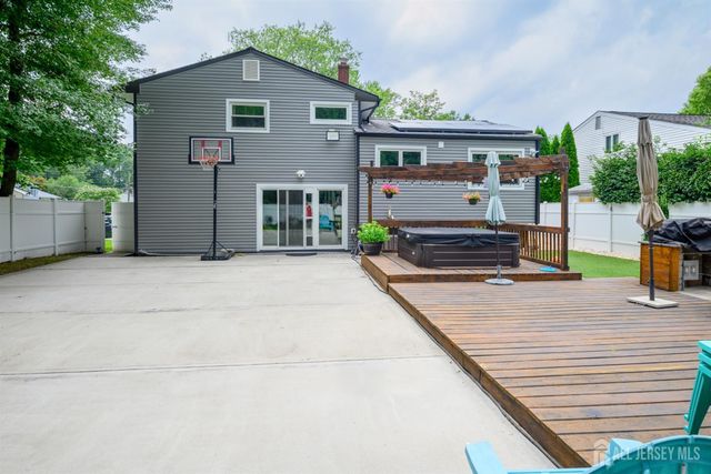 26 Desser Place, Metuchen, NJ 08840