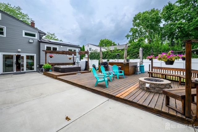 26 Desser Place, Metuchen, NJ 08840