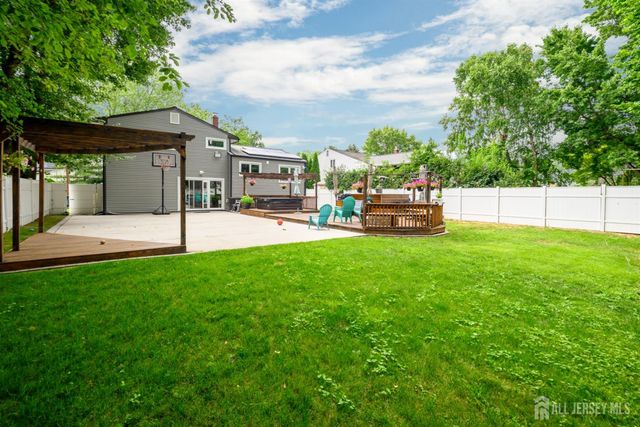 26 Desser Place, Metuchen, NJ 08840