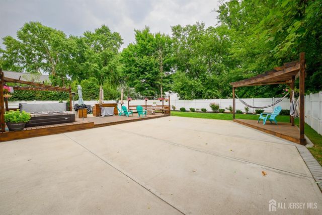 26 Desser Place, Metuchen, NJ 08840