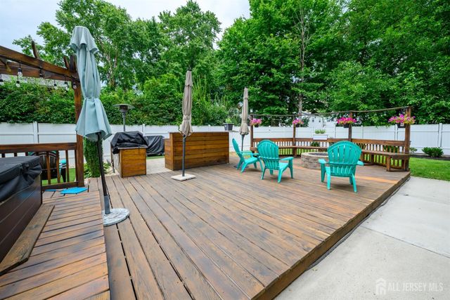 26 Desser Place, Metuchen, NJ 08840