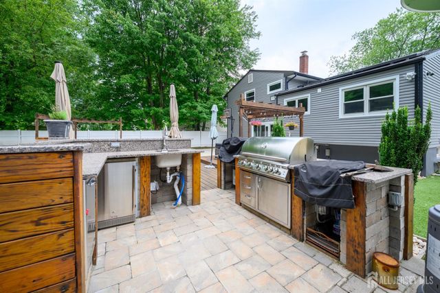 26 Desser Place, Metuchen, NJ 08840