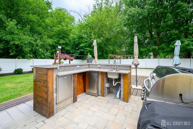 26 Desser Place, Metuchen, NJ 08840