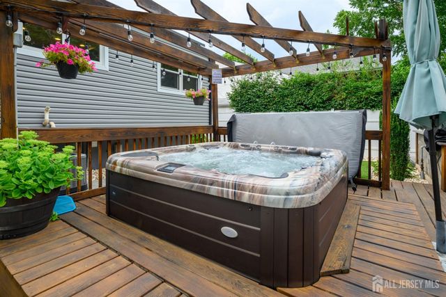 26 Desser Place, Metuchen, NJ 08840