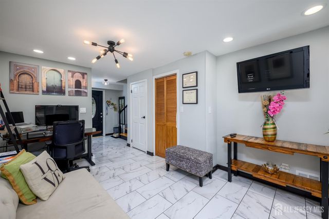 26 Desser Place, Metuchen, NJ 08840