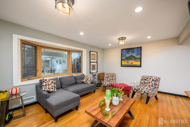 26 Desser Place, Metuchen, NJ 08840
