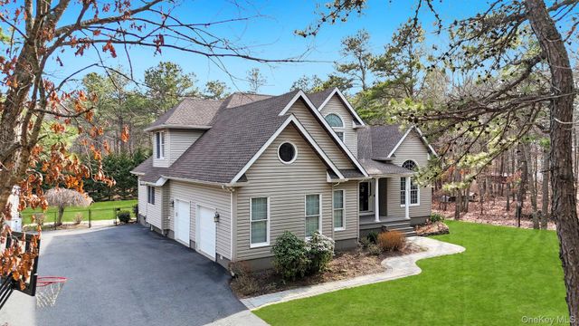 136 Mill Road, Manorville, NY 11949
