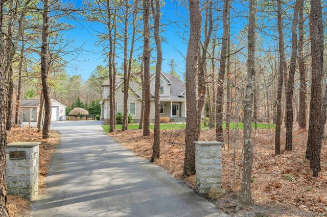 136 Mill Road, Manorville, NY 11949