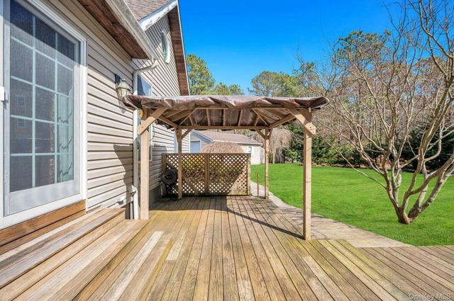 136 Mill Road, Manorville, NY 11949