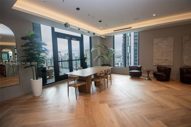 121 NE 5th St 3711, Miami, FL 33132