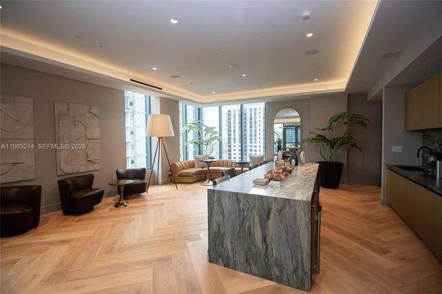 121 NE 5th St 3711, Miami, FL 33132