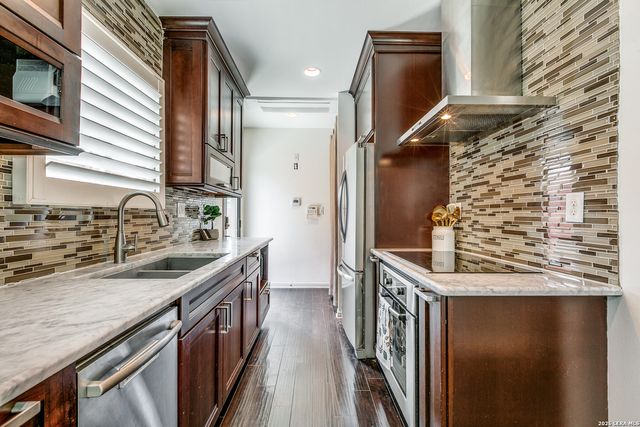 1714 W Summit, San Antonio, TX 78201