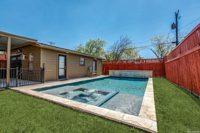 1714 W Summit, San Antonio, TX 78201