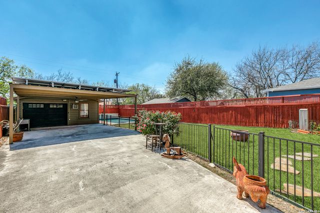 1714 W Summit, San Antonio, TX 78201