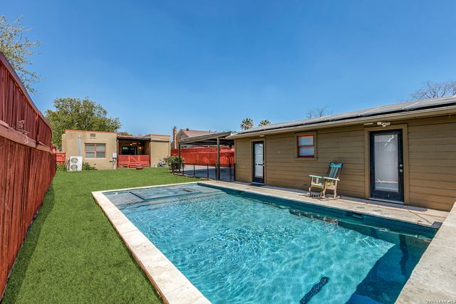 1714 W Summit, San Antonio, TX 78201