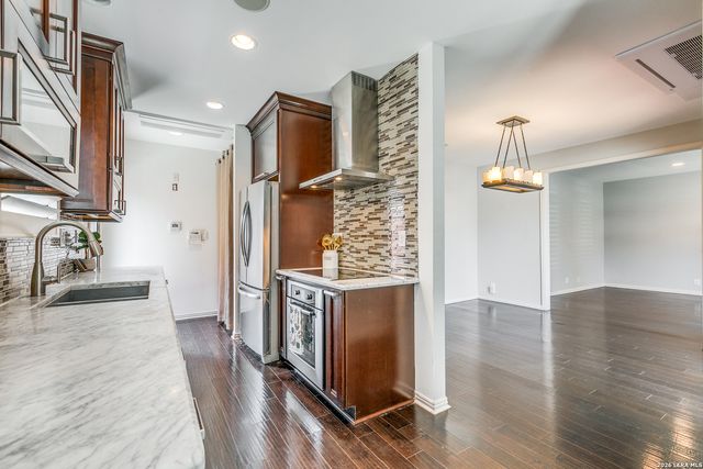 1714 W Summit, San Antonio, TX 78201