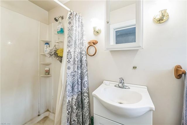 32105 Elizabeth ST, Boykins, VA 23827