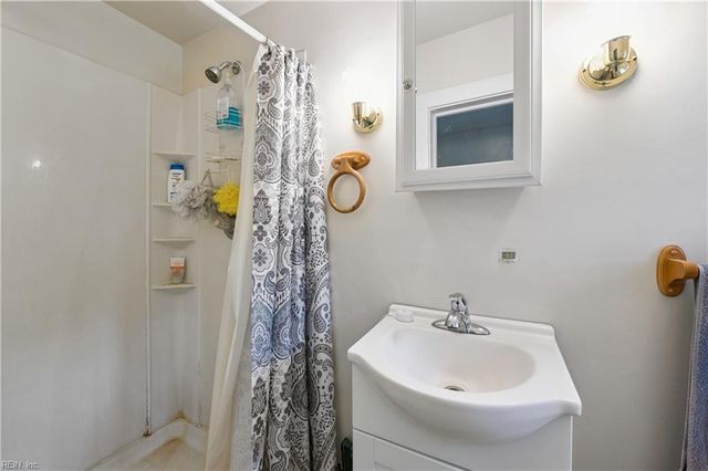 32105 Elizabeth ST, Boykins, VA 23827