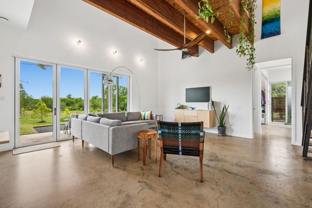 534 Old McDade RD, Elgin, TX 78621