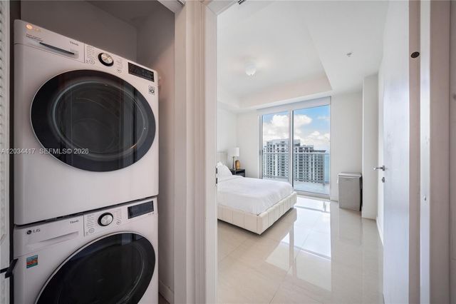 300 S Biscayne Boulevard T3406, Miami, FL 33131