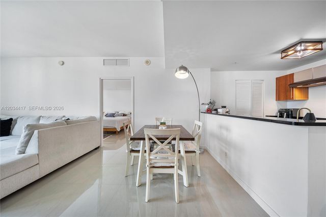 300 S Biscayne Boulevard T3406, Miami, FL 33131