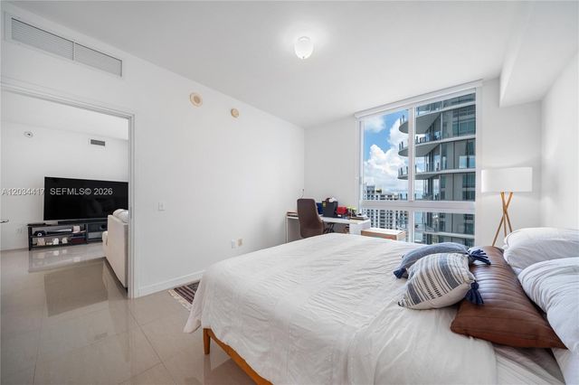 300 S Biscayne Boulevard T3406, Miami, FL 33131