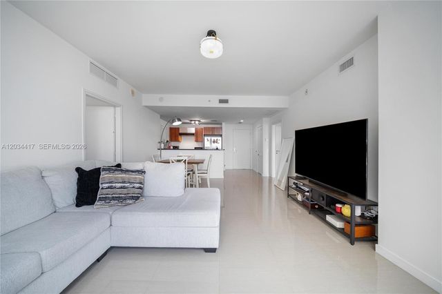 300 S Biscayne Boulevard T3406, Miami, FL 33131