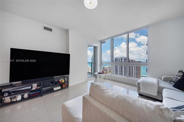 300 S Biscayne Boulevard T3406, Miami, FL 33131