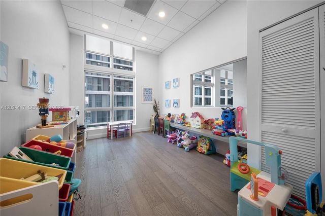 300 S Biscayne Boulevard T3406, Miami, FL 33131