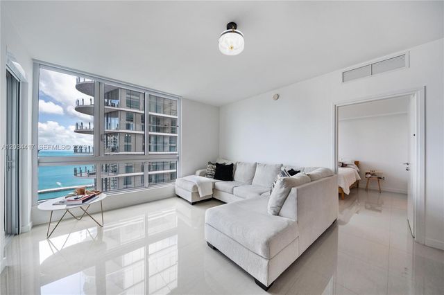 300 S Biscayne Boulevard T3406, Miami, FL 33131