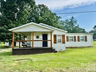3839 1st Avenue NW, Hickory, NC 28601
