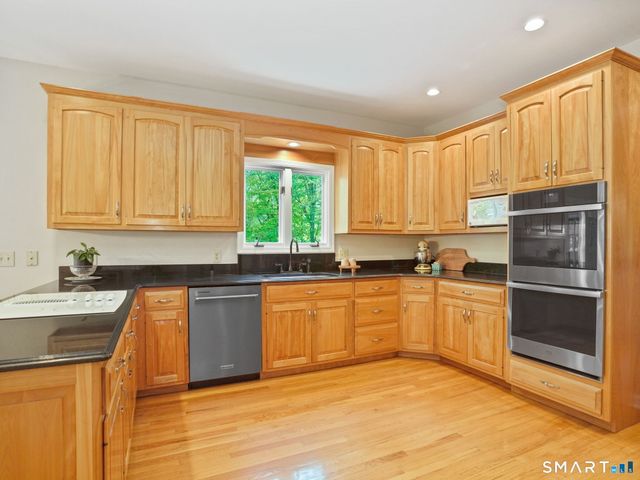 96 Coventry Lane, Trumbull, CT 06611