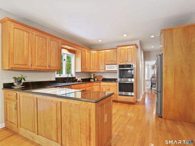 96 Coventry Lane, Trumbull, CT 06611