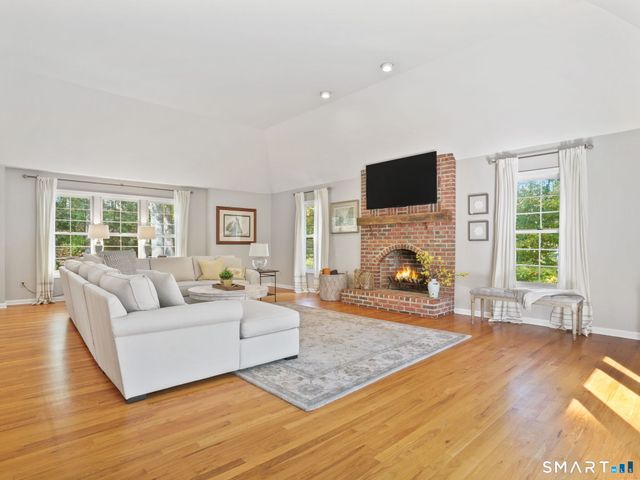 96 Coventry Lane, Trumbull, CT 06611