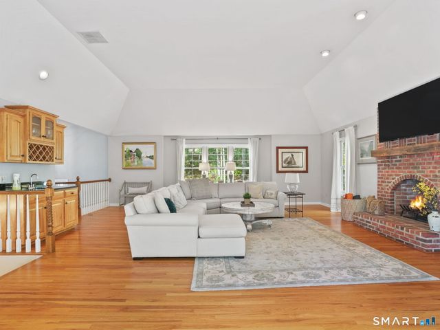 96 Coventry Lane, Trumbull, CT 06611