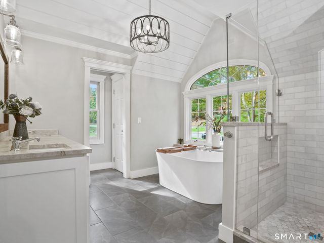 96 Coventry Lane, Trumbull, CT 06611