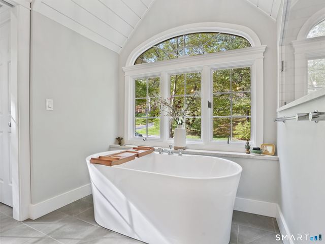 96 Coventry Lane, Trumbull, CT 06611