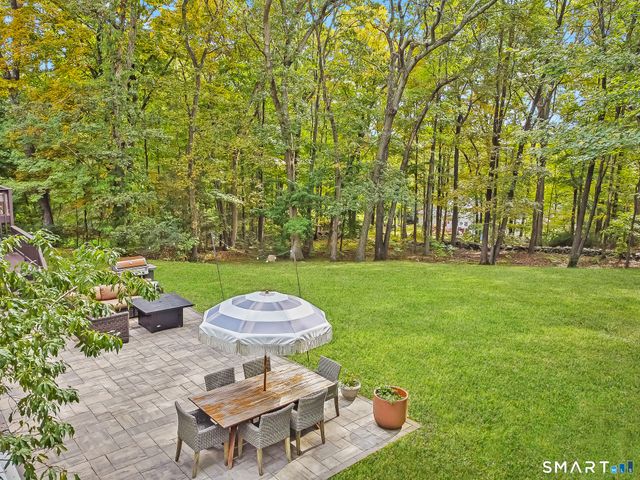 96 Coventry Lane, Trumbull, CT 06611