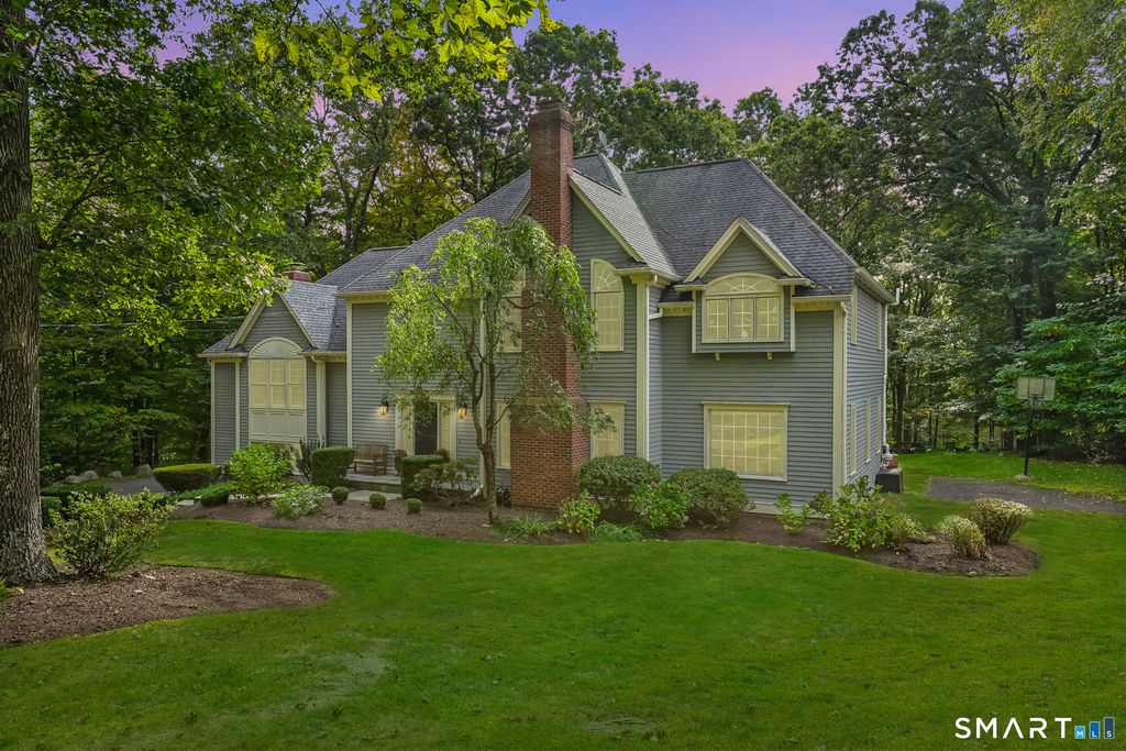 96 Coventry Lane, Trumbull, CT 06611