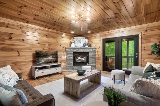 509 Hawks Trail, Gatlinburg, TN 37738