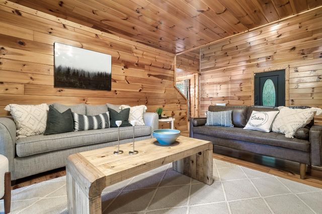 509 Hawks Trail, Gatlinburg, TN 37738