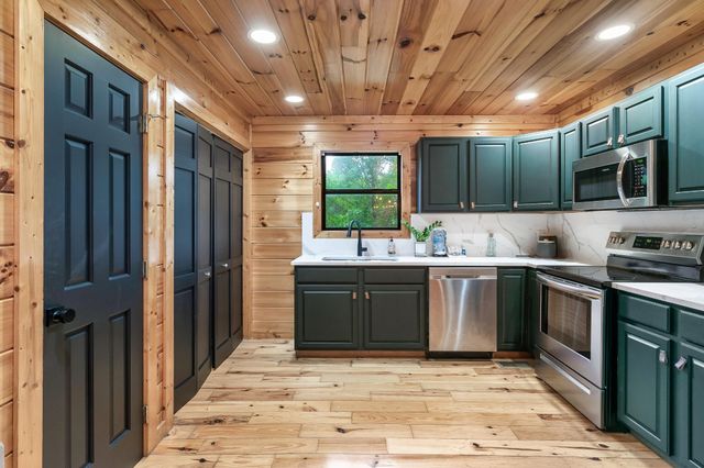 509 Hawks Trail, Gatlinburg, TN 37738