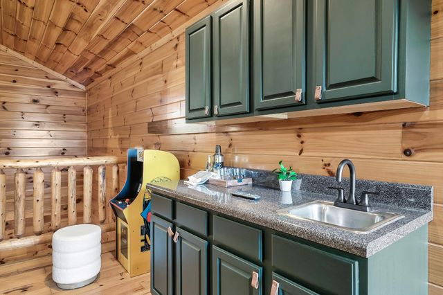 509 Hawks Trail, Gatlinburg, TN 37738