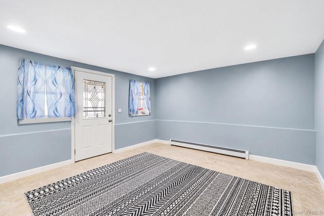 8 Wilson Place, Lindenhurst, NY 11757
