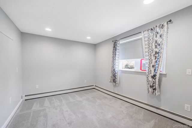 8 Wilson Place, Lindenhurst, NY 11757