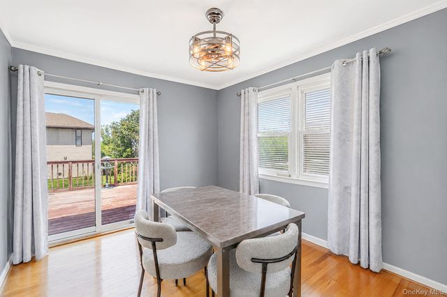 8 Wilson Place, Lindenhurst, NY 11757