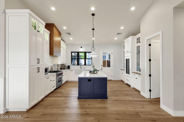 6736 E MONTEROSA Street, Scottsdale, AZ 85251