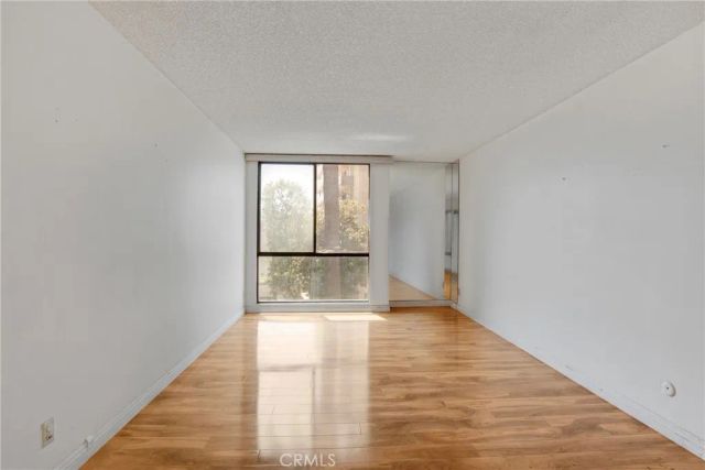1340 S Beverly Glen 211, Los Angeles, CA 90024