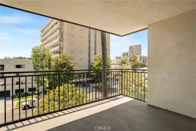 1340 S Beverly Glen 211, Los Angeles, CA 90024