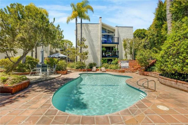 1340 S Beverly Glen 211, Los Angeles, CA 90024